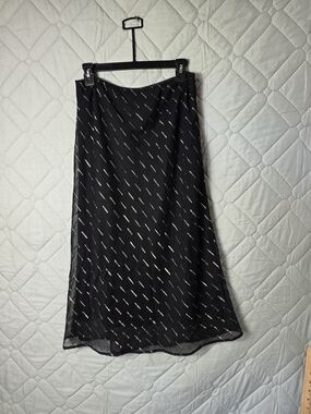 B.o.g collective
Winsical Goth Y2K midi Skort
 Sz L